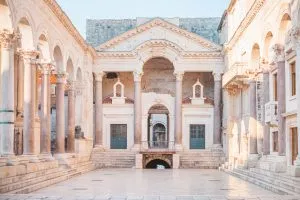Bezoek het paleis van Diocletianus in Split langs de route