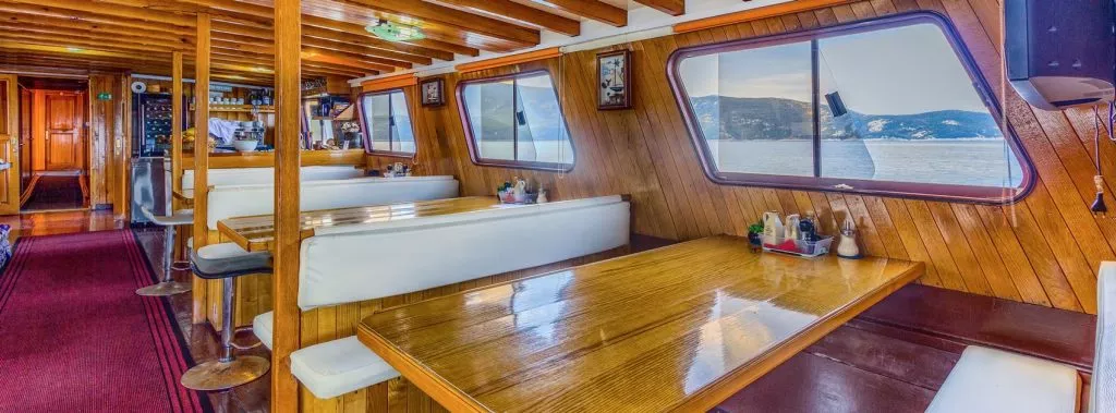 Salon motorjacht linda kroatien inselhuepfen komfort schiffe